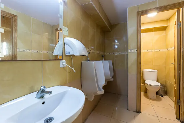 Local comercial en primera línea de playa en Magaluf — 27