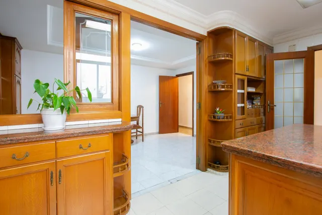 ¡amplia vivienda en pleno centro de Algemesí con garaje! — 24