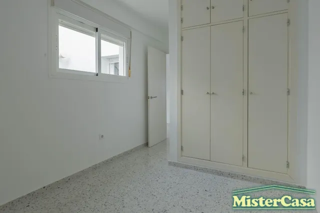 EXCLUSIVA. Zona norte. Ático Dúplex VPO. Terraza-solarium de 52m2. 4 dormitorios, 2 baños. Garaje. — 22