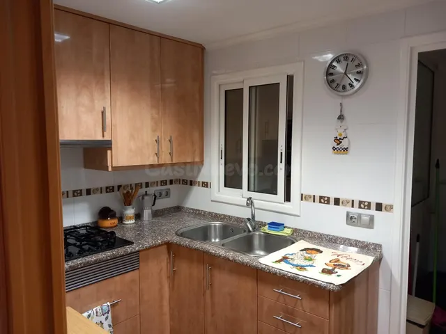 Amplio piso de 4 habitaciones junto a la estación en Vilanov - foto 5