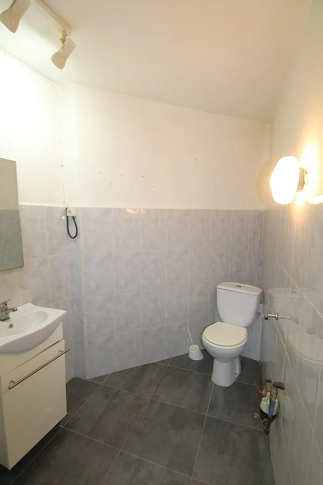 Alquiler de local comercial en Monteolivete. — 10