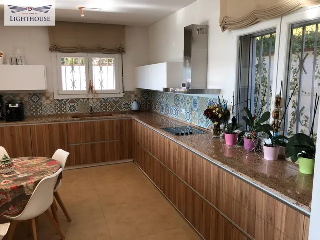Casa familiar renovada con excelente ubicación. — 9