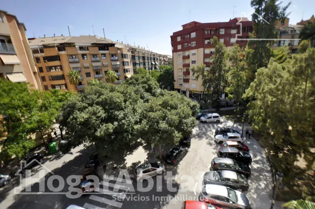EXTERIOR CON ASCENSOR CERCA DEL METRO — 27