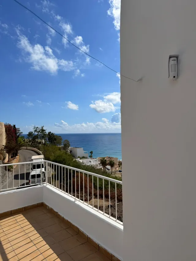 Piso de 3 dormitorios con vistas al mar y piscina — 12