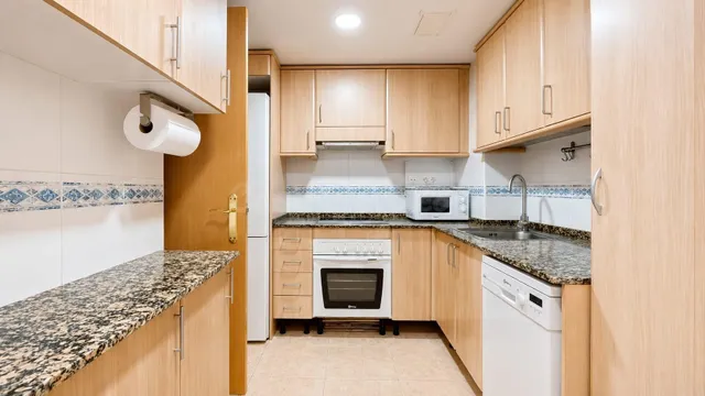 PISO DE 3 DORMITORIOS CON PISCINA, LICENCIA TURÍSTICA A 700  - foto 4