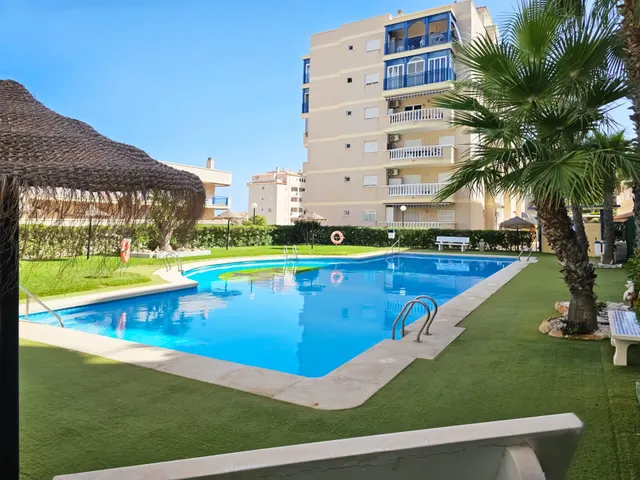 Estudio con licencia turística y piscina a 220 m de la playa en Arenales del Sol — 17