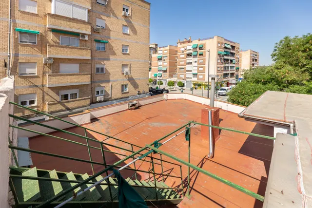 Local + vivienda en Avda. Cadiz — 34
