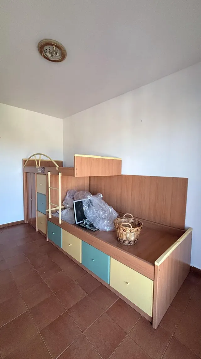 Piso de 4 habitaciones con garaje privado, dos balcones y vistas despejadas en el centro de Deltebre — 35