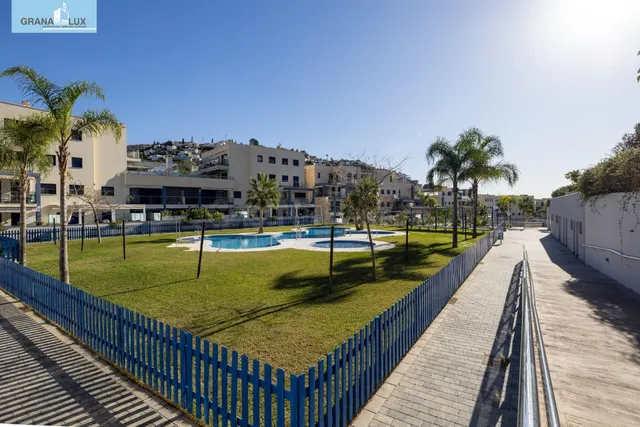 Piso 3 dormitorios y seminuevo en Urbanización Residencial P