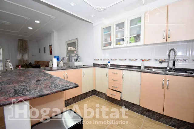 Gran patio privado y excelente ubicación en esta amplia planta baja en El Cabanyal — 19