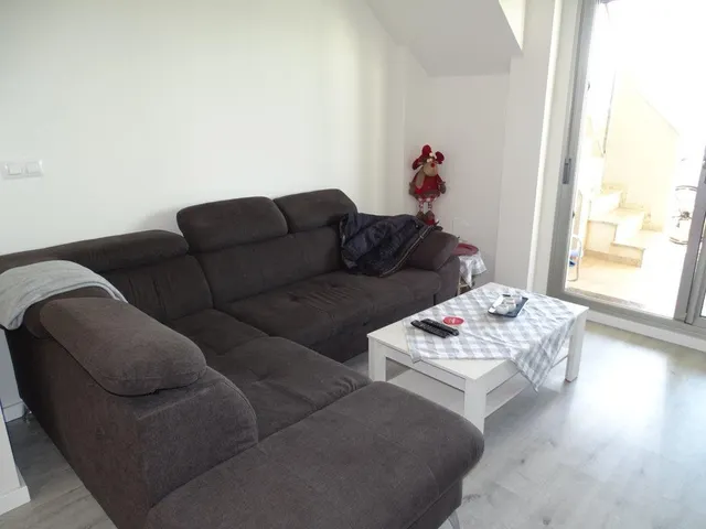 LUJOSO ÁTICO CON ESPECTACULAR TERRAZA Y SOLARIUM — 24
