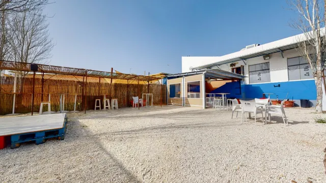 GRAN RESTAURANTE CON ESPACIOSA TERRAZA — 18