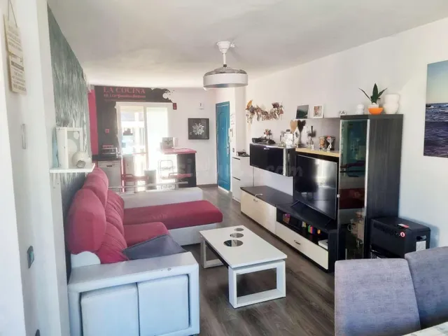 Amplio y acogedor piso en Torrequebrada con garajes incluido - foto 2