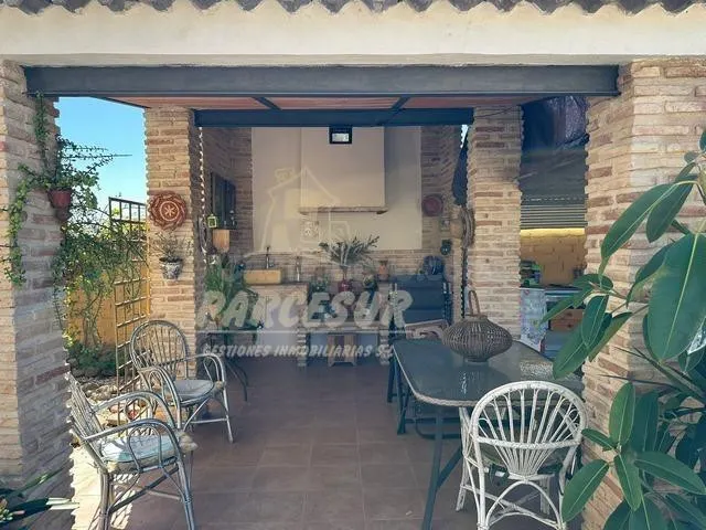 CERCA DE NUESTRA OFICINA - Parcela de 1000 m2. con casa de 2 - foto 2