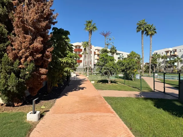 BAJO EN PALM BEACH, ALMERIMAR — 35