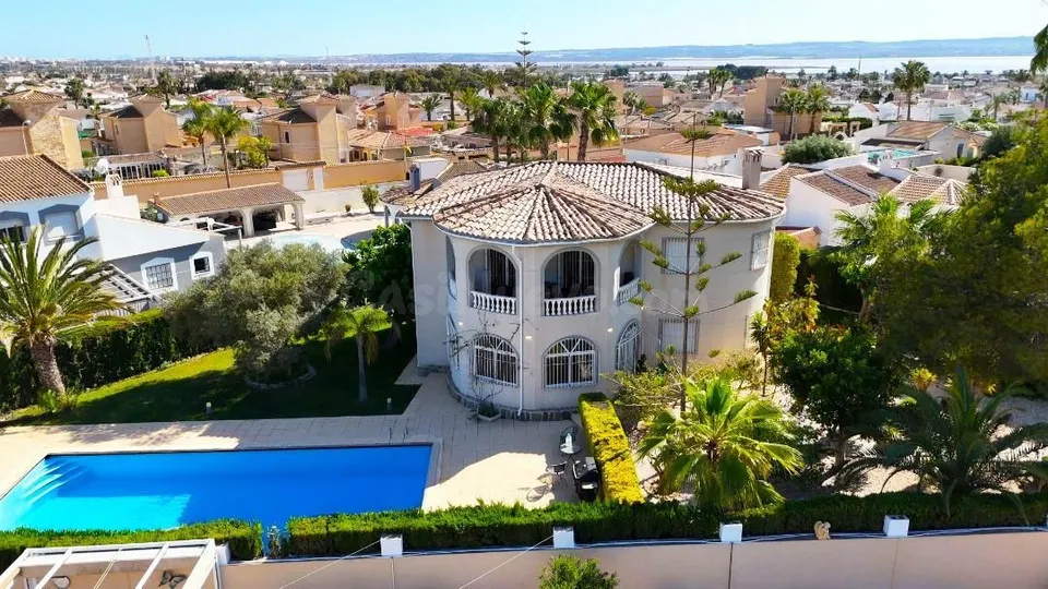 Villa 5 habitaciones 220m² en venta - El chaparral
