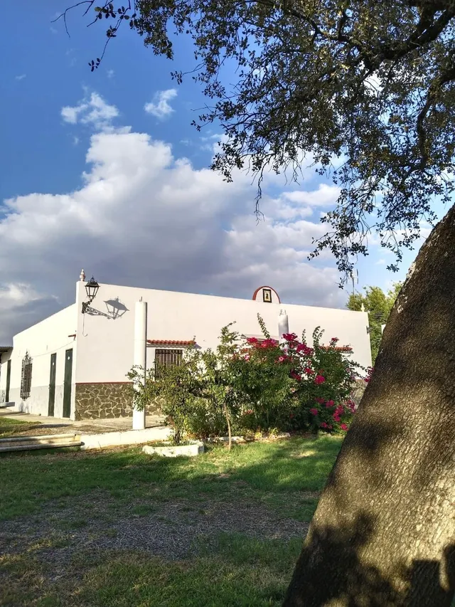 Villa con piscina, 2 naves y licencia para eventos en Urbani - foto 2