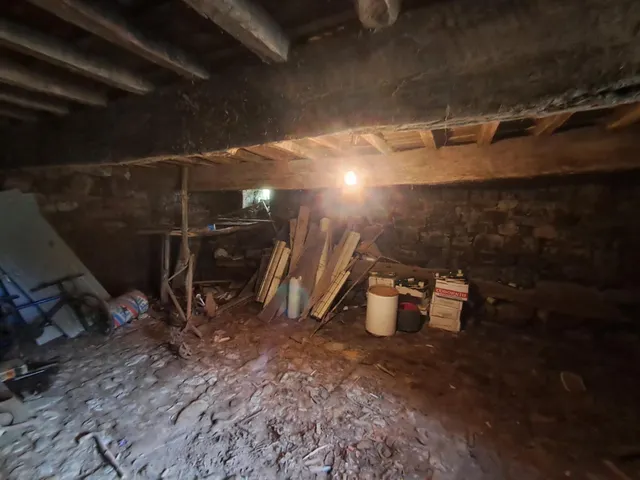 CASA DE PIEDRA EN ZONA RURAL — 47