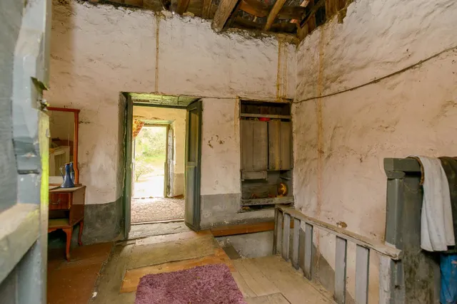 Casa  asturiana de piedra a rehabilitar con finca de 32.000 m2  en Llaneces (Mieres) — 14