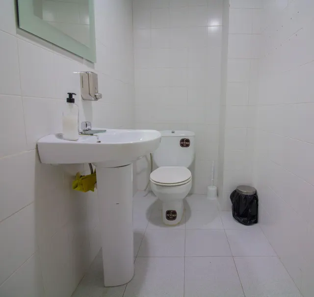 AMPLIO LOCAL COMERCIAL EN ALQUILER EN ORIHUELA. — 15