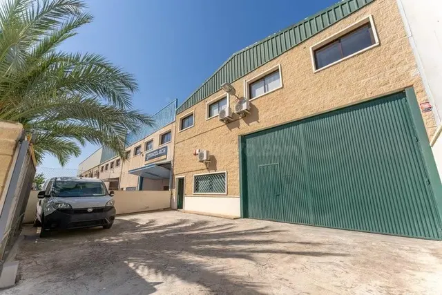 NAVE DE 1.370 M2 EN POL. TRES HERMANAS DE ASPE
