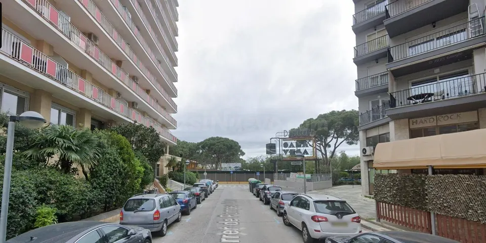 PISO EN BLANES