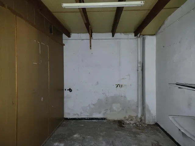 LOCAR HACIENDO ESQUINA FICCIA ,, con 5 escaparates JUNTO A CONSUM — 11