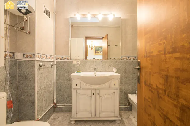 Apartamento en venta en primera línea de playa en Los Arenales del Sol, la propiedad está afectada por la Ley de Costas — 29