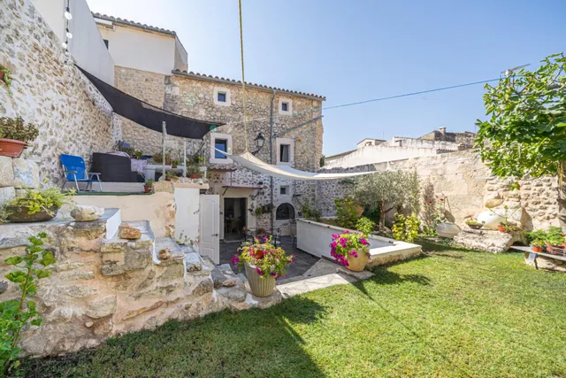 Casa de pueblo reformada con jardín en Campanet — 32