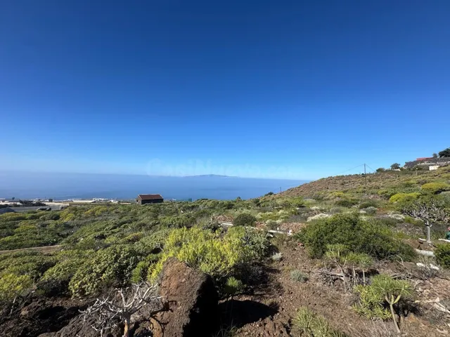 Venta de terreno rústico de 882 m2 de naturaleza, vistas inf