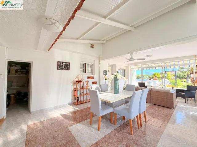 Singular chalet de 319m2 con 2.000 m2 de parcela, piscina y apartamento independiente en vistabella Vinaròs! — 19