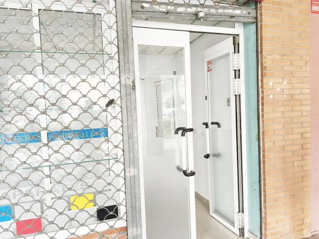 Local comercial 40m² en alquiler - Avenida de las Ciencias - foto 4