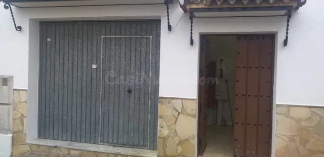 SE VENDE LOCAL COMERCIAL EN ZAHARA DE LA SIERRA - foto 2