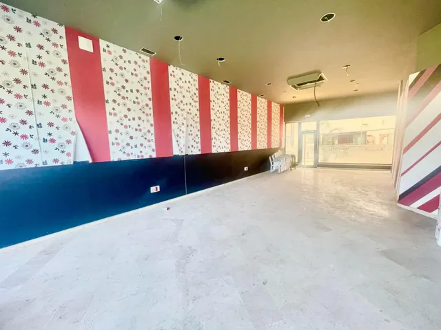 SE ALQUILA ESPACIOSO LOCAL EN UNO DE LOS CENTROS DE NEGOCIOS CON MAYOR PROYECCIÓN DE LA COMARCA — 7