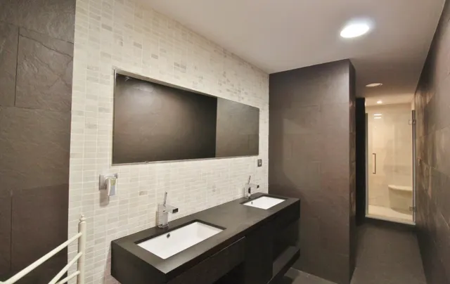 Maravillosa vivienda junto al Corte Inglés. Ahora en oferta. Llámanos. — 10