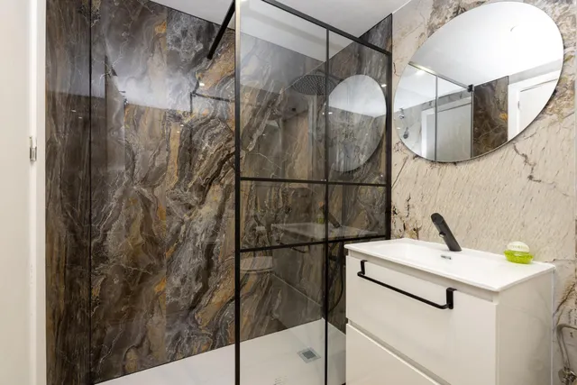 Planta baja con terraza privada, 3 dormitorios, 2 baños y garaje — 14