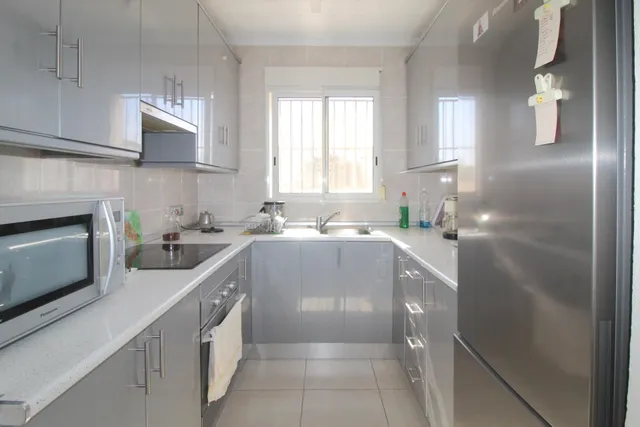 Chalet independiente con piscina privada, jardín y garaje en El Chaparral, Torrevieja — 10