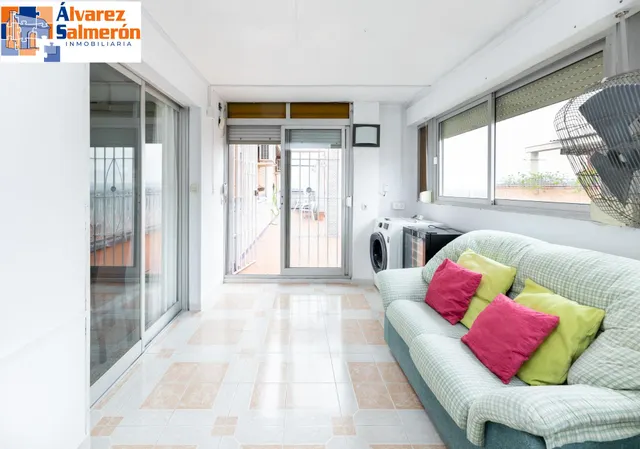 ¡Oportunidad única! Ático de 4 dormitorios y 2 baños con gran terraza frente al Colegio Agustinos (Arabial) — 12
