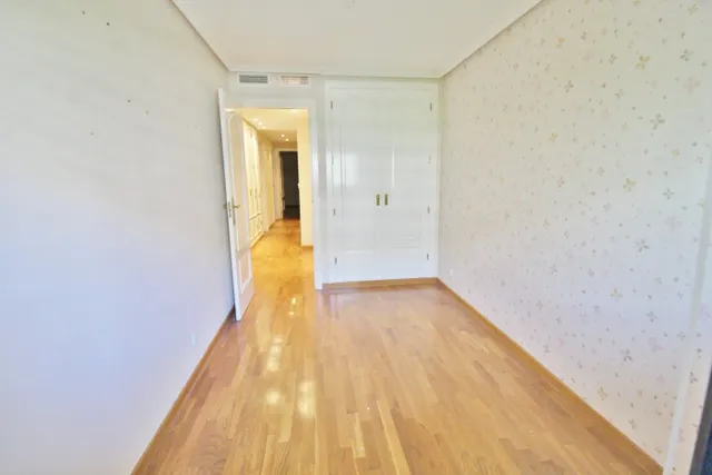 Maravillosa vivienda junto al Corte Inglés. Ahora en oferta. Llámanos. — 27