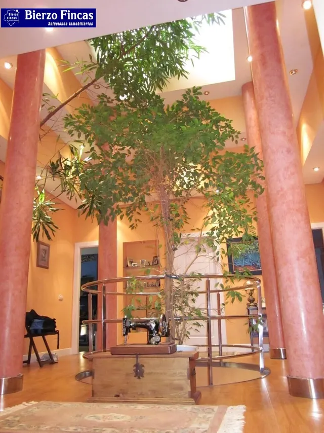 ESPECTACULAR CHALET EN LAS LOMAS — 4