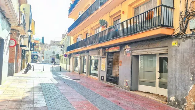 Bajo comercial en alquiler de 96 m2 situado muy cercano a la