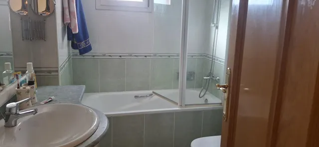 PISO DE TRES DORMITORIOS Y DOS BAÑOS A 300 METROS DE LA PLAYA — 13