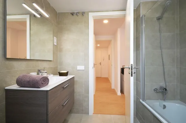 NUEVA PROMOCIÓN - PISOS MODERNOS Y LUMINOSOS EN ENTORNO TRANQUILO — 9