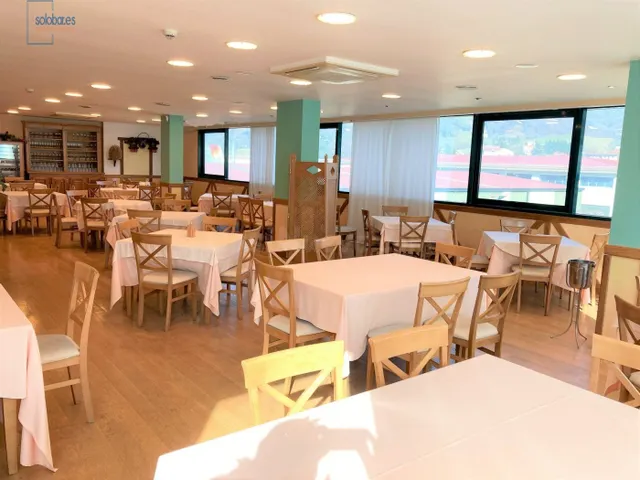 SOLOBAR VENDE O ALQUILA AMPLIO Y ELEGANTE RESTAURANTE EN LEI - foto 4