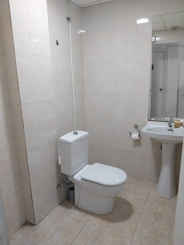 SE VENDE  BAJO CON NEGOCIO DE BAR SIN TRASPASO — 11