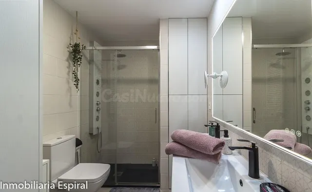 ¡Inversión Top en Pontevedra! Piso 1D Equipado con Licencia  - foto 5