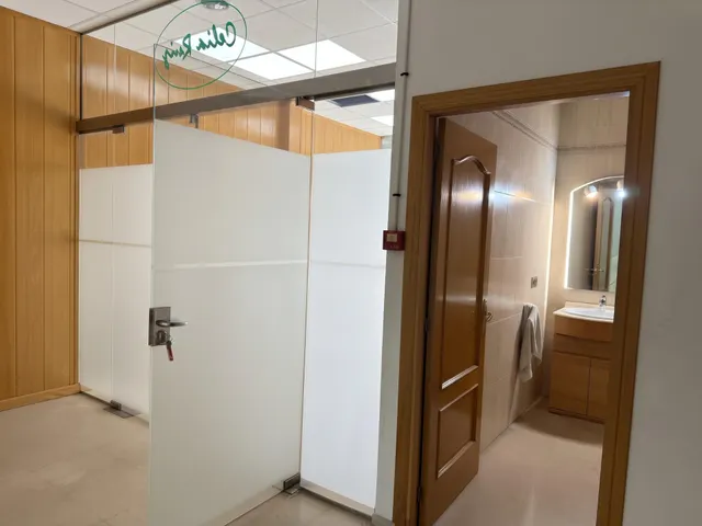 Gran local de 590 m2 en Mataró — 4