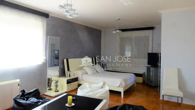 SE VENDE ESPECTACULAR CHALET EN PINOSO. — 3