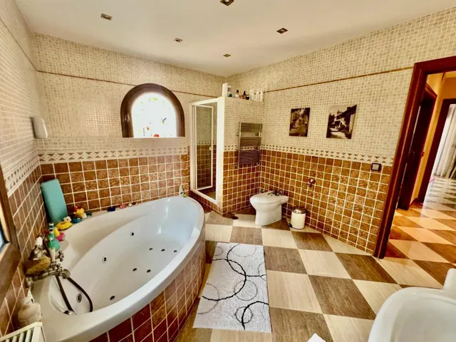 CHALET INDEPENDIENTE CON GRAN PARCELA Y PISCINA PRIVADA EN EL ALBIR, ALFAZ DEL PI — 28