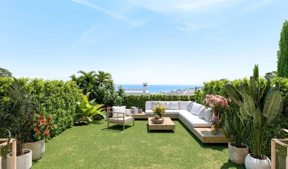 *** AMPLIO PAREADO EN ESQUINA, DE 4 DORMITORIOS, TERRAZA Y JARDIN AL SUR Y CON VISTAS AL MAR !!!